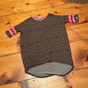 LuLaRoe Black and Pink Short Sleeve Tee